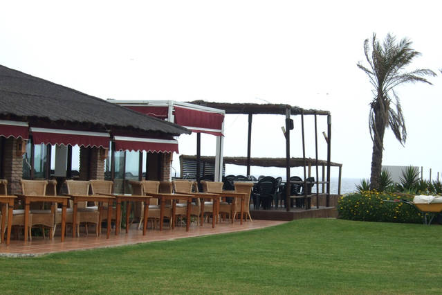 http://Dinning%20area%20on%20the%20beach