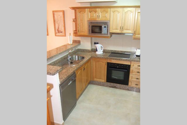 http://Fully%20Fitted%20kitchen