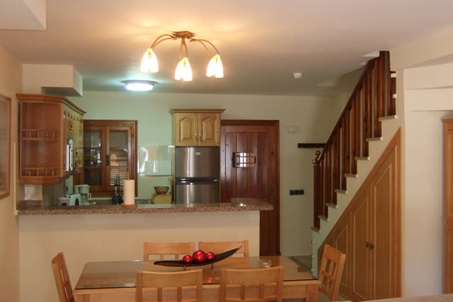 http://Open%20plan%20fully%20fitted%20kitchen