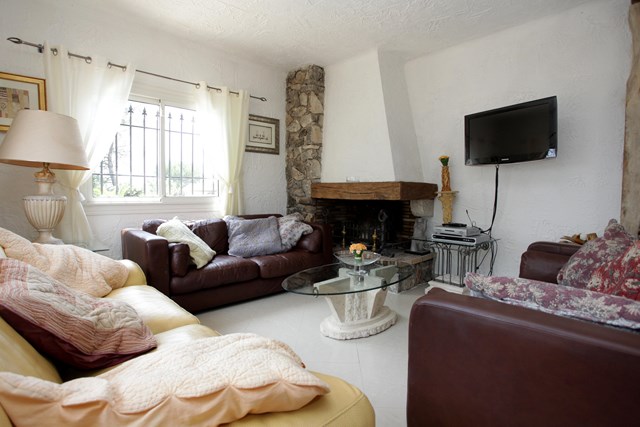 http://Top%20floor%20lounge%20with%20a%20fire%20place