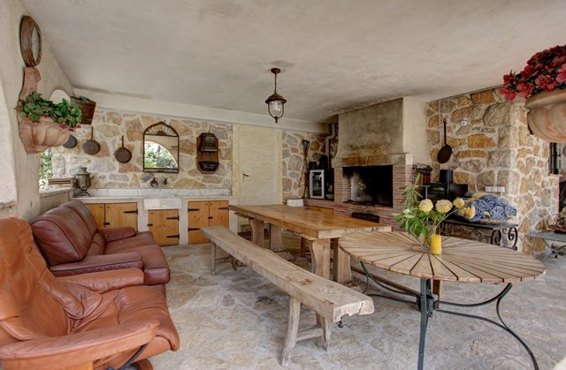 http://Summer%20Kitchen%20with%20built%20in%20BBQ