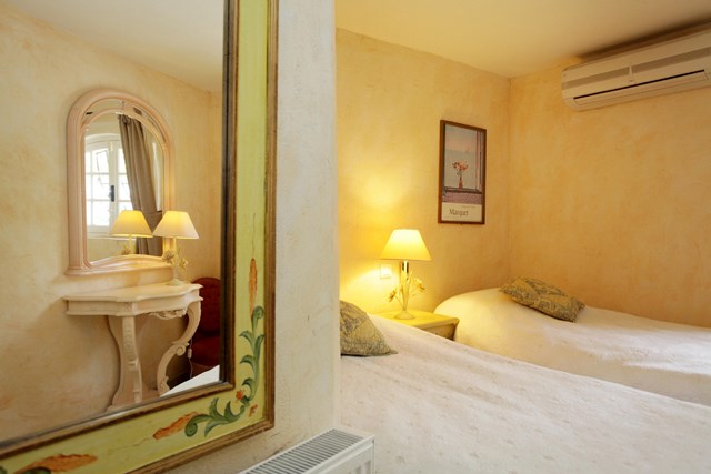 http://Bedroom%206