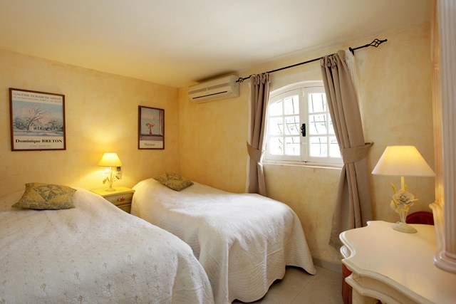 http://bedroom%206