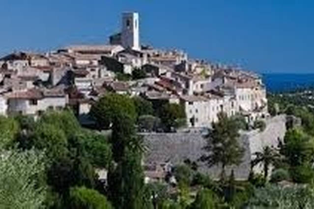 http://St.%20Paul%20de%20Vance%206%20km%20away