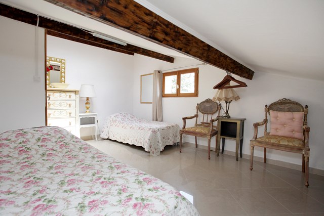http://Top%20floor%20bedroom%20no%202