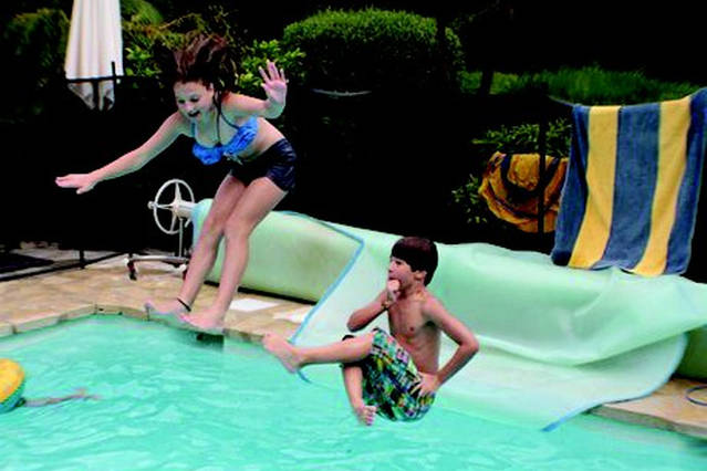 http://Kids%20having%20fun%20in%20the%20pool
