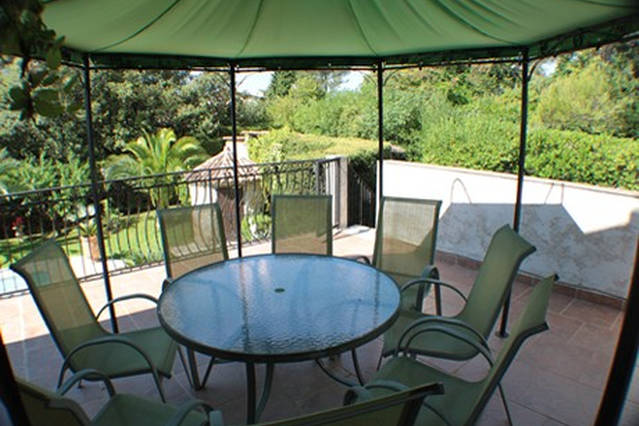 http://Top%20floor%20terrace%20for%20a%20quiet%20evening%20drink